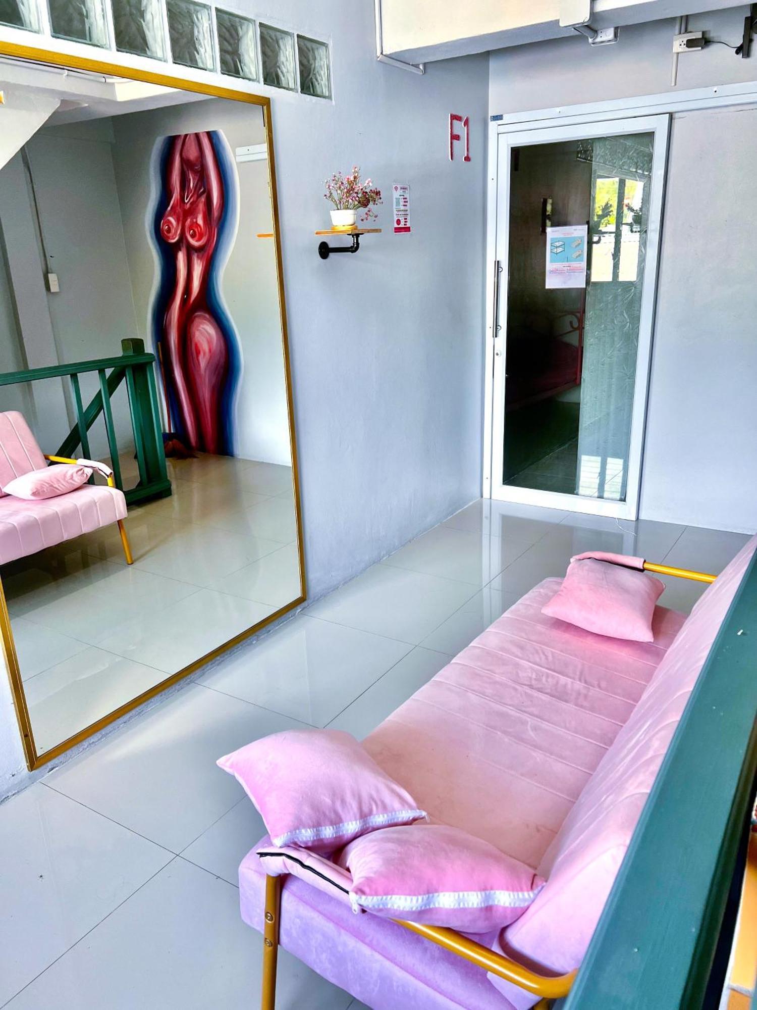 Arena Boutique Hotel Female Only Тонг Сала Экстерьер фото