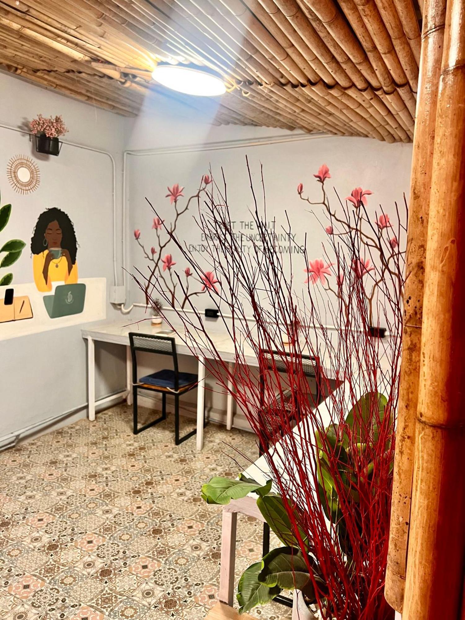 Arena Boutique Hotel Female Only Тонг Сала Экстерьер фото